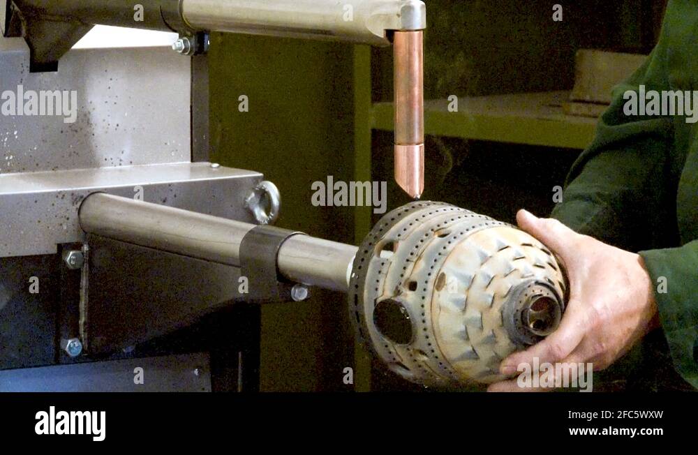 Spot welding of casing of combustion chamber of aircraft jet engine