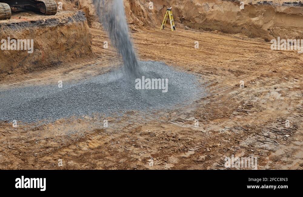 Digger digging building foundation Stock Videos & Footage HD and 4K