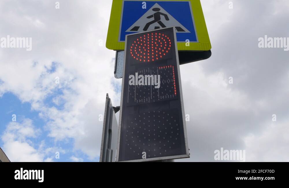 Traffic Light Switches From Red To Green Stock Video Footage - Alamy