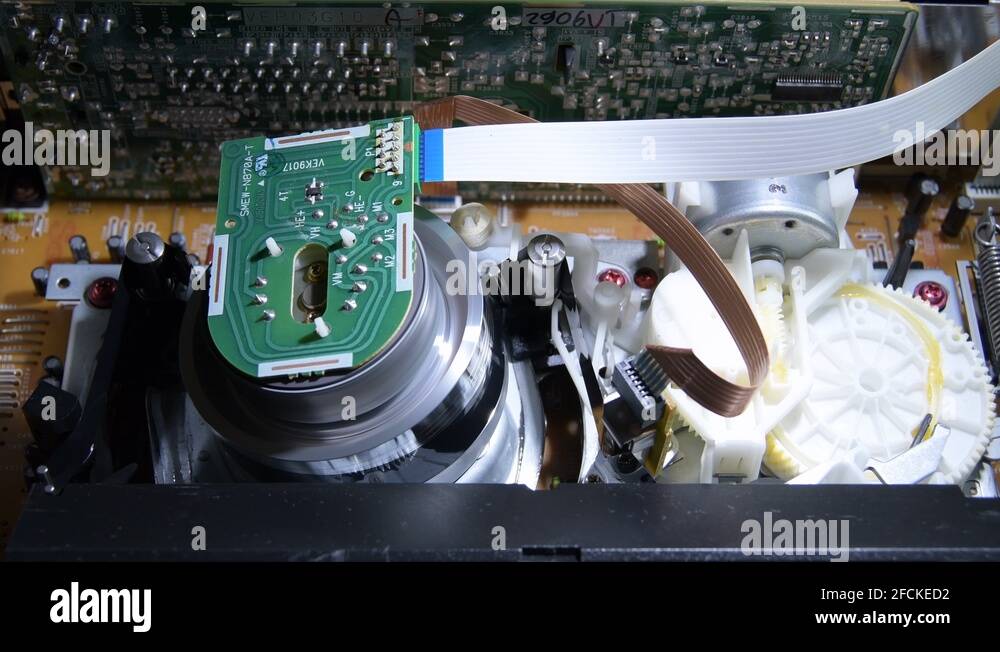 Vhs video helical head mechanism stopping and ejecting a videotape