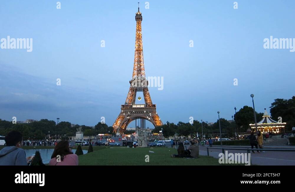 Eiffel tower sparkling Stock Videos & Footage HD and 4K Video Clips Alamy