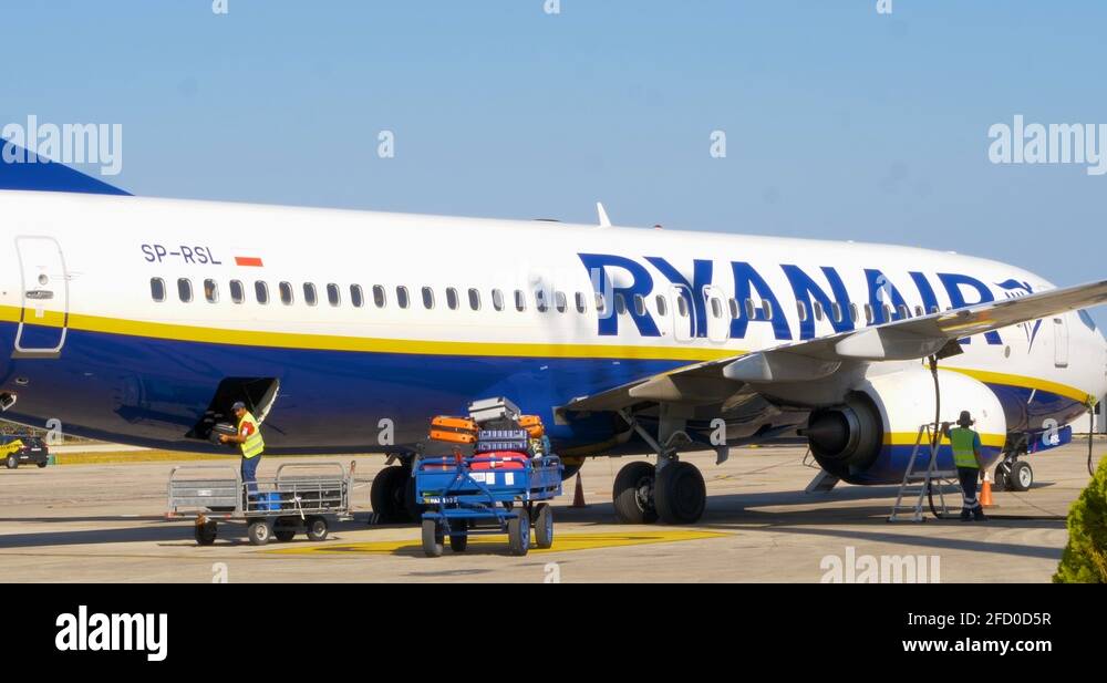 Ryanair passenger crew Stock Videos & Footage - HD and 4K Video Clips ...