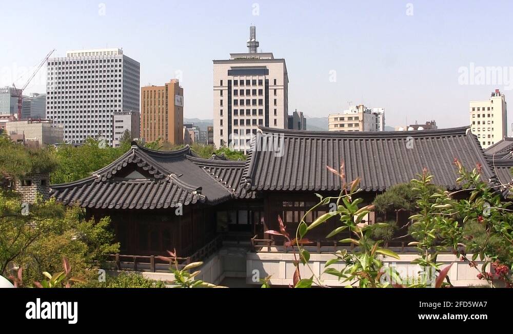 Traditional houses of Namsangol Hanok Village in Seoul, South Korea ...
