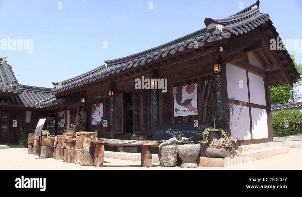 Traditional house of Namsangol Hanok Village in Seoul, South Korea ...
