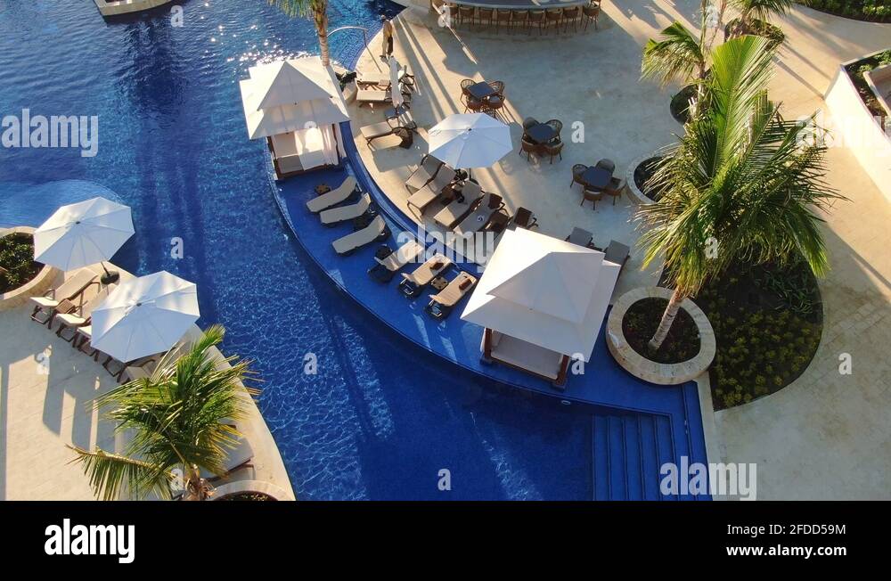 Pool lounge bar Stock Videos & Footage HD and 4K Video Clips Alamy