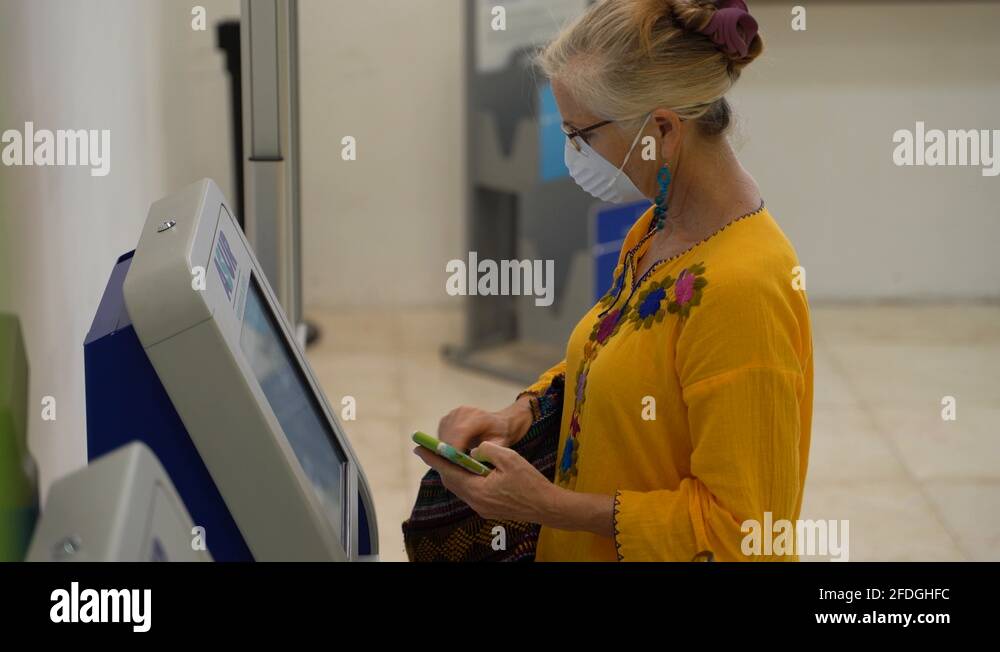 Airline check in computer Stock Videos & Footage HD and 4K Video