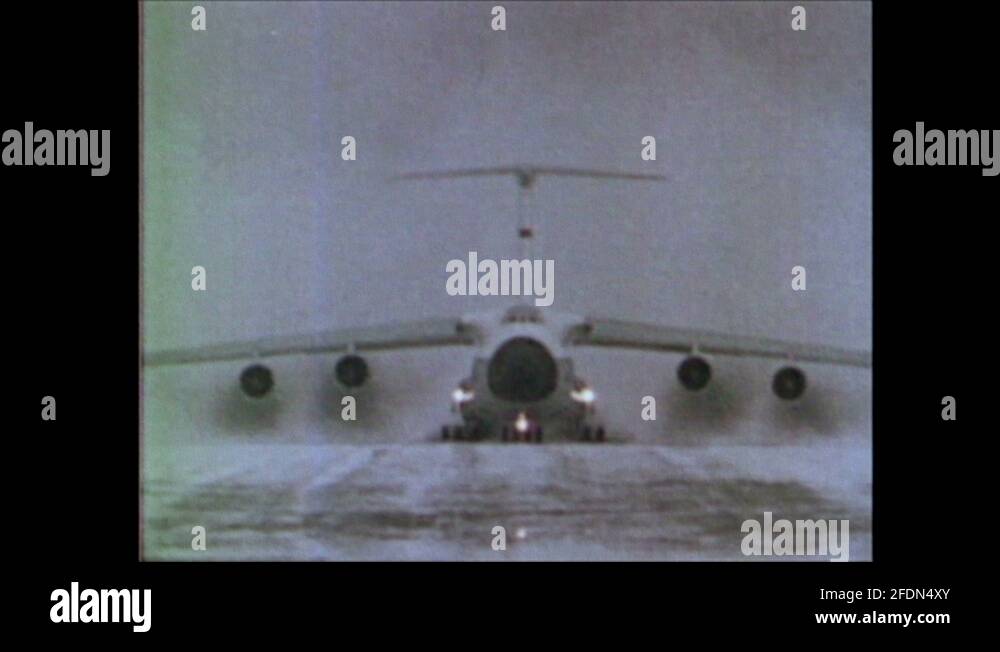 Jet trailing smoke Stock Videos & Footage - HD and 4K Video Clips - Alamy