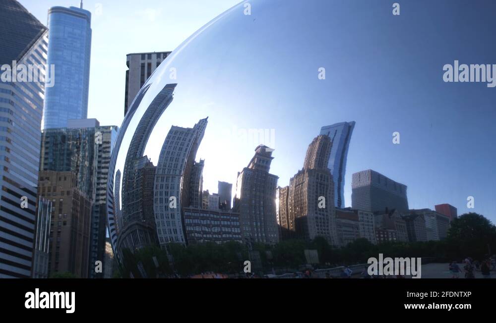 Cloud Gate aka The Bean Monument in Millennium Park, Chicago USA