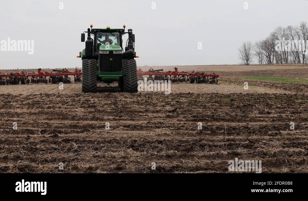 Turning tractor Stock Videos & Footage HD and 4K Video Clips Alamy