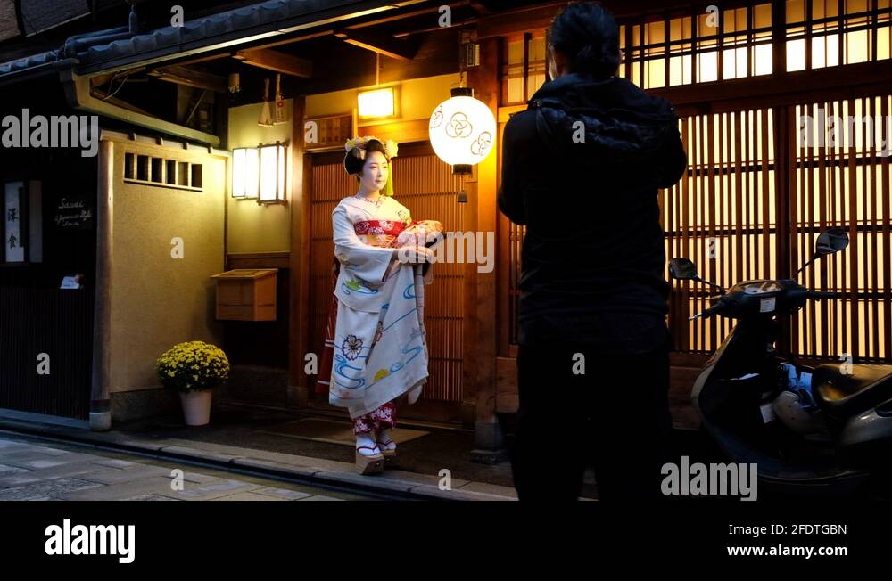 Maiko Geisha Apprentice Stock Videos And Footage Hd And 4k Video Clips Alamy 3411