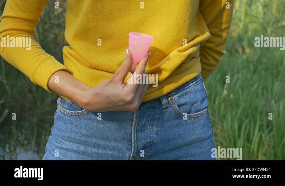 How to use the menstrual cup. Video instruction. Menstrual cup made of