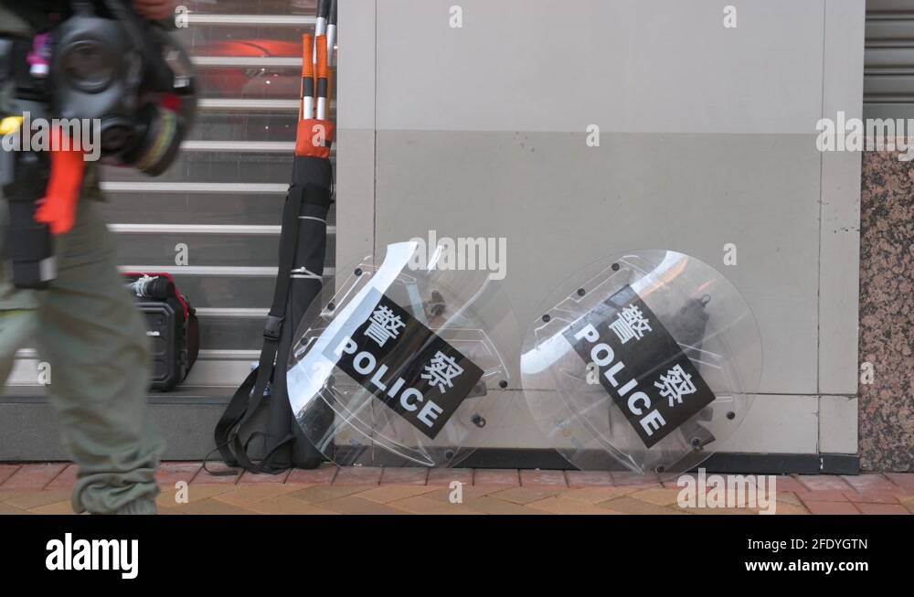 Police Using Riot Shields Officers shields Stock Videos & Footage - HD and 4K Video Clips - Alamy