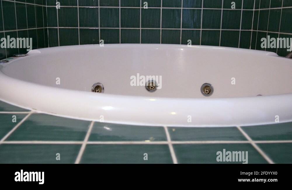 Filling up jacuzzi Stock Videos & Footage HD and 4K Video Clips Alamy