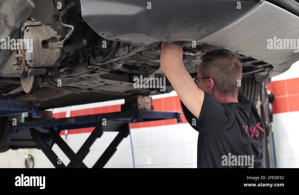 Hydraulic jack lift Stock Videos & Footage HD and 4K Video Clips Alamy