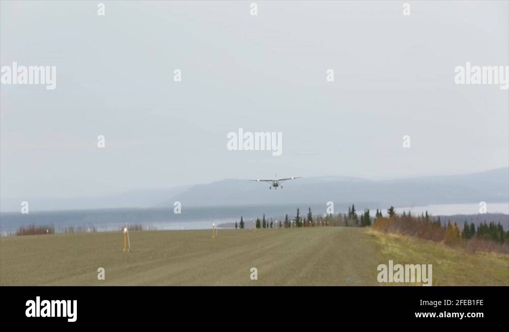 Bush plane landing Stock Videos & Footage - HD and 4K Video Clips - Alamy
