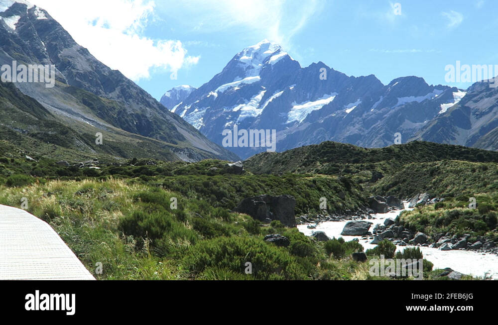 how tall is the tallest mountain in new zealand