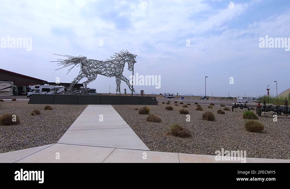Pan of huge Metal horse sculpture in Scottsdale, Arizona Stock Video