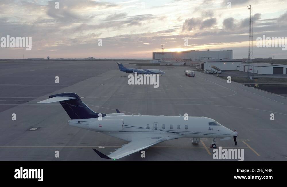 Bombardier jet Stock Videos & Footage HD and 4K Video Clips Alamy