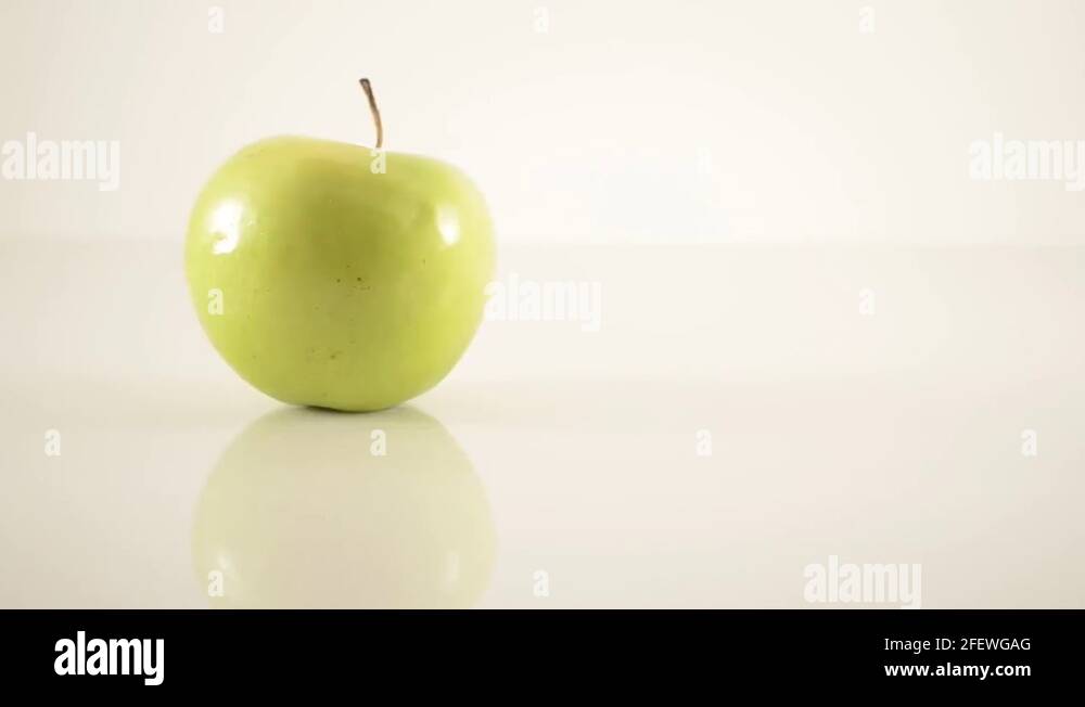 Manzana granny smith Stock Videos & Footage - HD and 4K Video Clips - Alamy