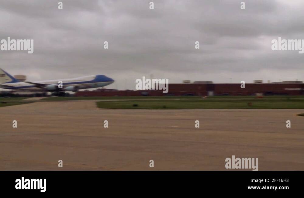 Air force one landing Stock Videos & Footage HD and 4K Video Clips