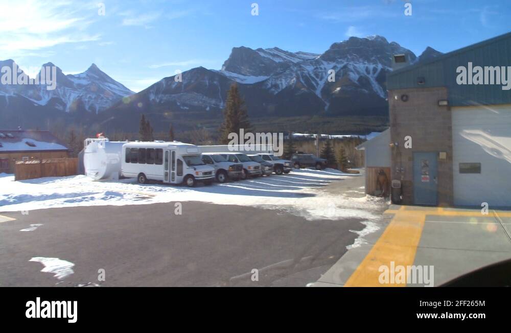 Helicopter bell engine cockpit pilot flight power hover fly observe
