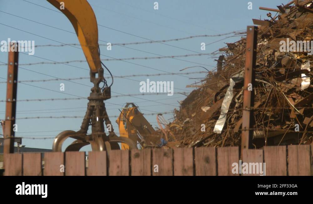 the environment, junkyard, metal recycler grapple, 10 Stock Video