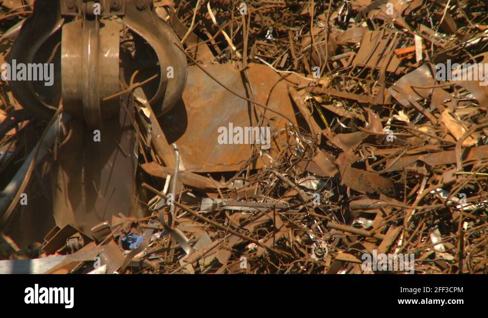 the environment, junkyard, metal recycler grapple, 2 Stock Video