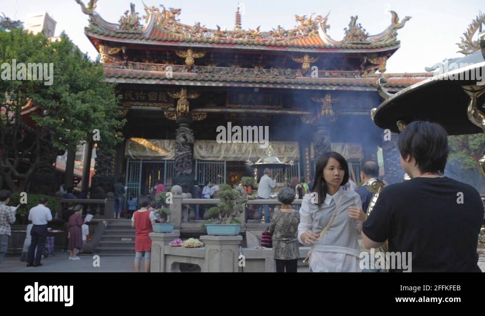 Asian women at temple Stock Videos & Footage - HD and 4K Video Clips ...