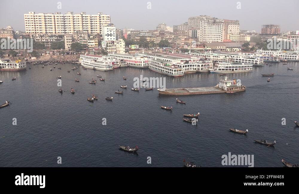 Busy river scene in central Dhaka, capital city of Bangladesh Stock ...