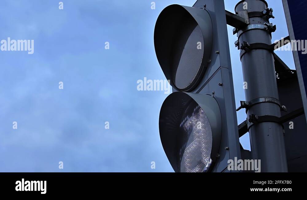 Traffic Light Changing Colors Stock Video Footage Alamy