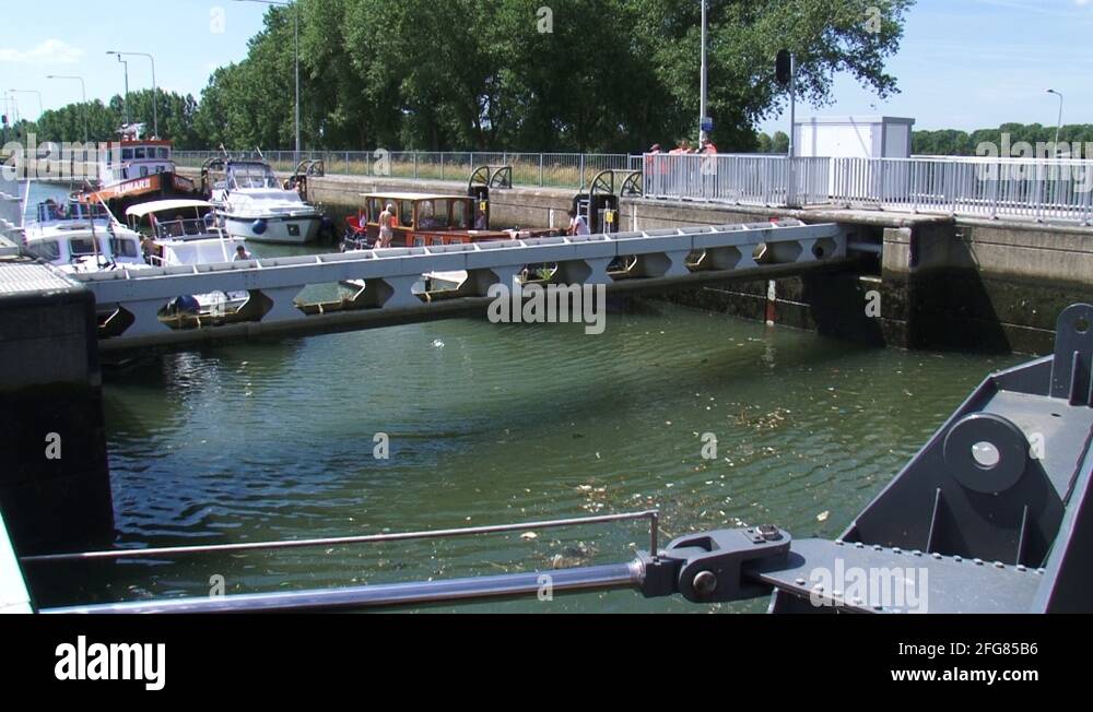 Drain chamber Stock Videos & Footage HD and 4K Video Clips Alamy