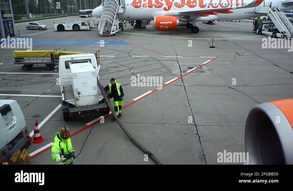 Airplane toilets Stock Videos & Footage - HD and 4K Video Clips - Alamy