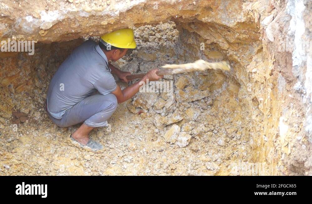Chinese construction workers are digging tunnels Stock Video Footage