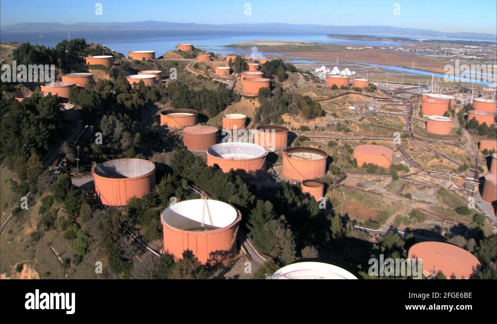 Refinery tanks Stock Videos & Footage - HD and 4K Video Clips - Alamy