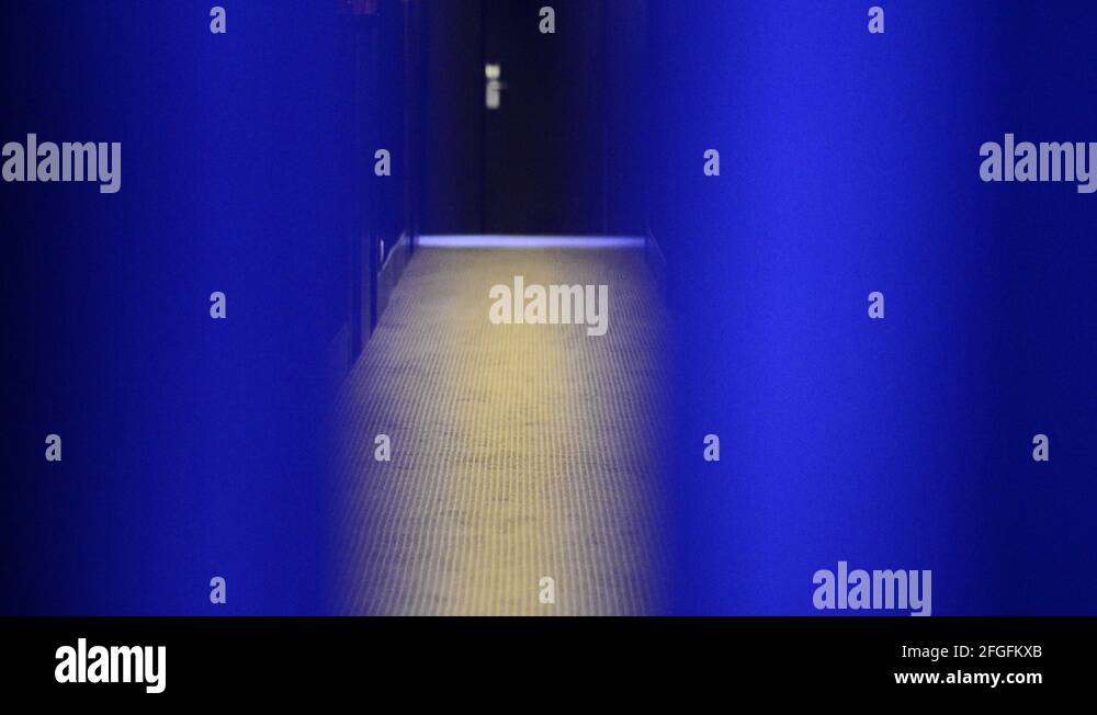 elevator-doors-opening-and-closing-stock-video-footage-alamy