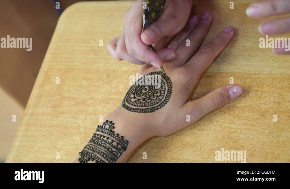 Henna tattoo Stock Photos, Royalty Free Henna tattoo Images | Depositphotos
