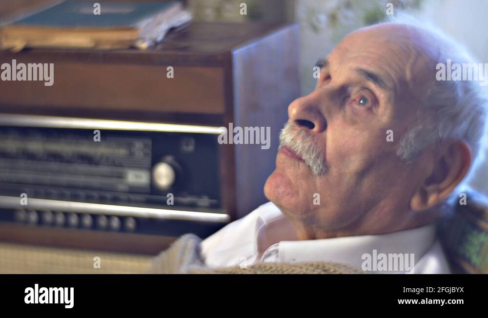 Old radiogram Stock Videos & Footage - HD and 4K Video Clips - Alamy
