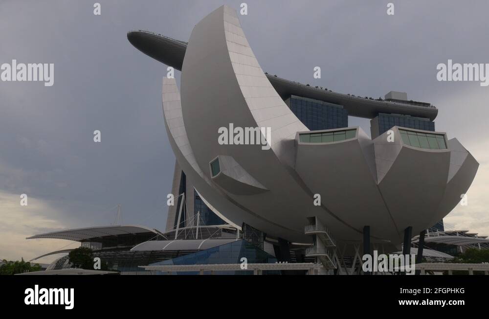 singapore duck boat tour ride marina bay sands hotel museum panorama 4k