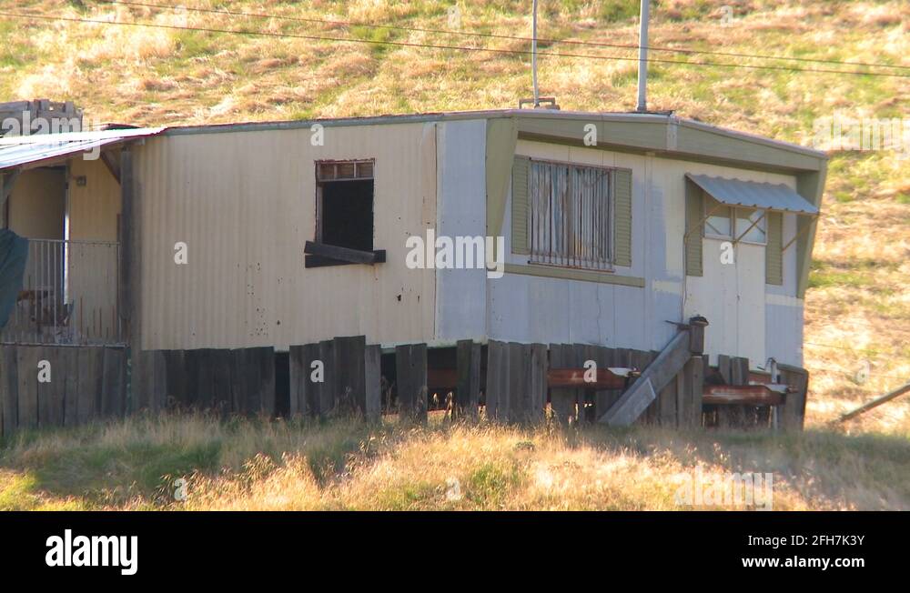 Single Wide Rundown Hillside rental home Stock Videos & Footage - HD and 4K Video Clips - Alamy