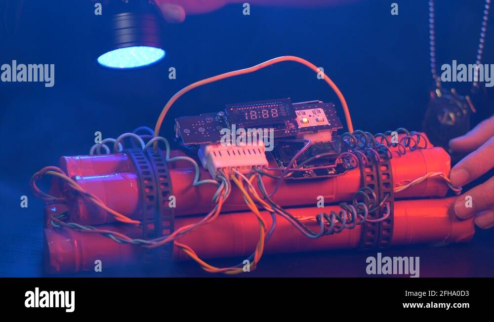 Cutting a wire Stock Videos & Footage - HD and 4K Video Clips - Alamy