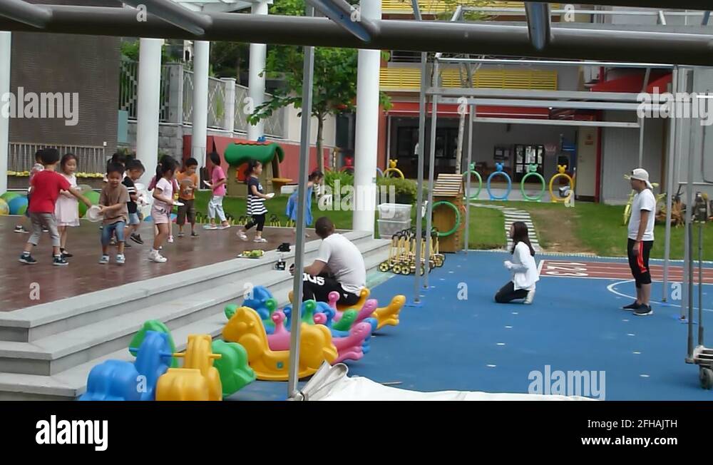 Shenzhen, China: kindergarten children take activity classes Stock