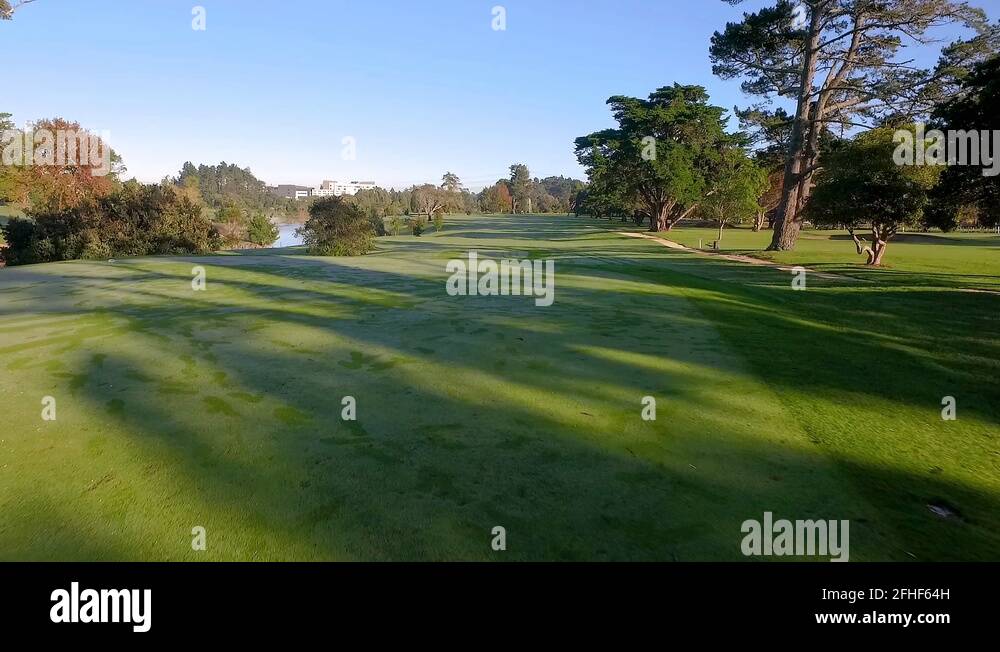 Par 4 golf course Stock Videos & Footage - HD and 4K Video Clips - Alamy