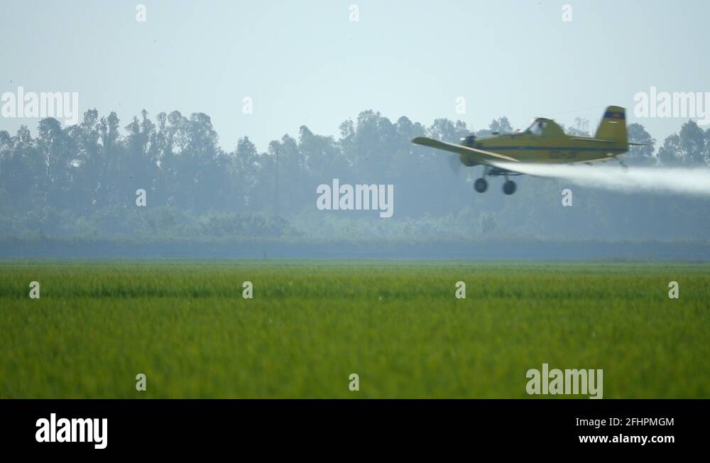 Crop duster Stock Videos & Footage HD and 4K Video Clips Alamy