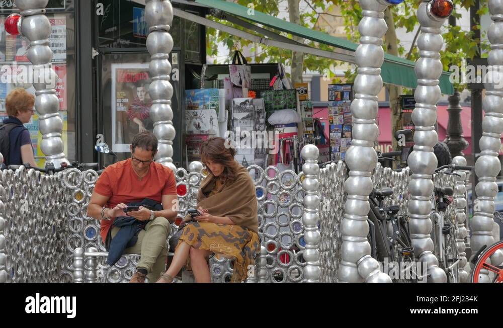 Palais royal musee du louvre station Stock Videos & Footage HD and 4K