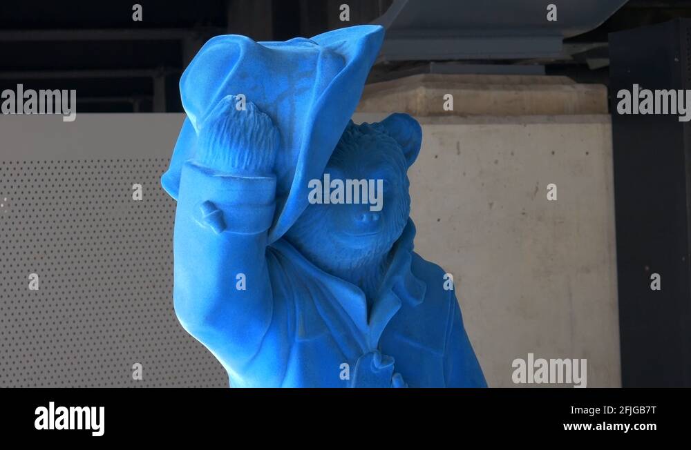 paddington-bear-statue-paddington-station-stock-videos-footage-hd