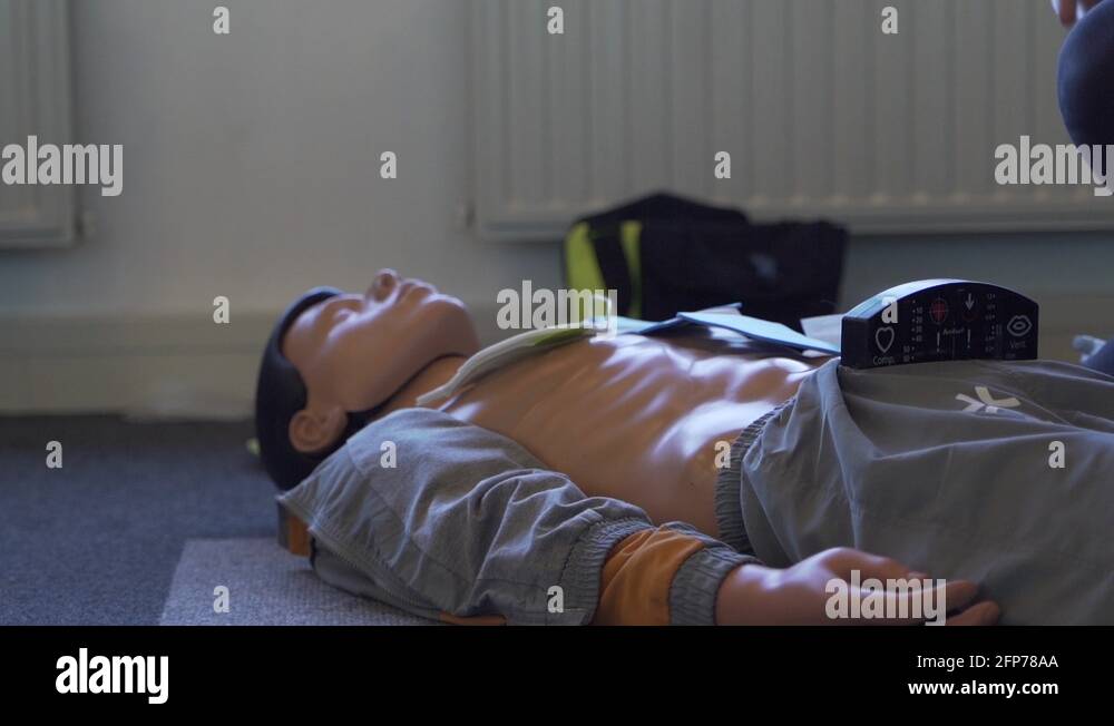 Cpr Dummy Stock Videos And Footage Hd And 4k Video Clips Alamy 0367