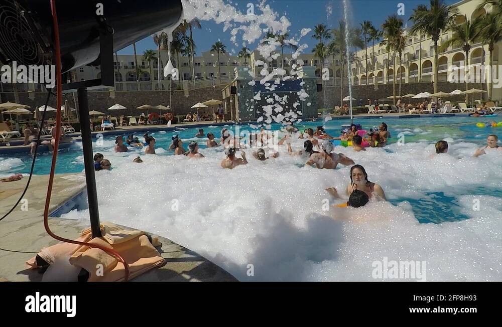 Suds pool Stock Videos & Footage HD and 4K Video Clips Alamy