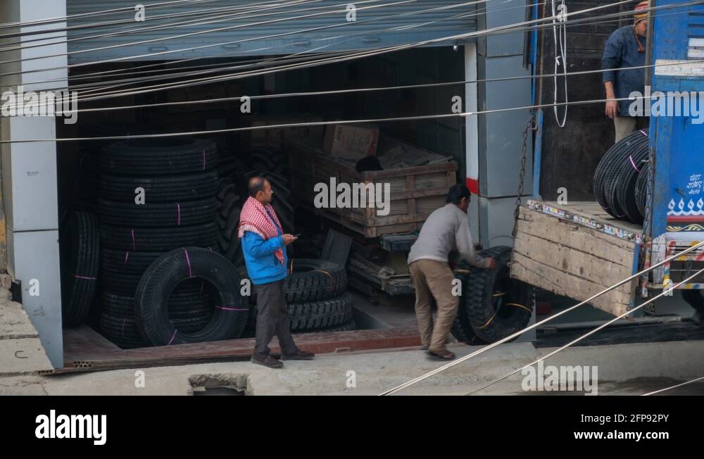 Men unloading Stock Videos & Footage - HD and 4K Video Clips - Alamy