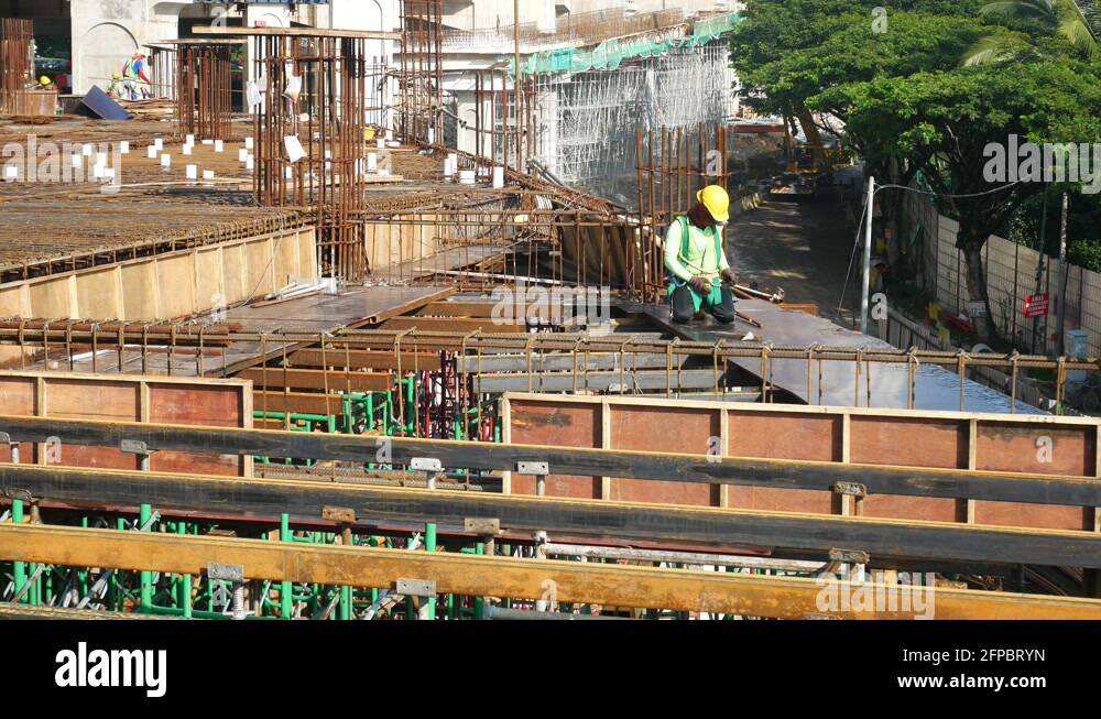 Timber Formworker Construction workers installing & fabricating timber formwork and Stock ...