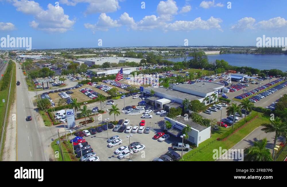 Car dealership flag Stock Videos & Footage HD and 4K Video Clips Alamy